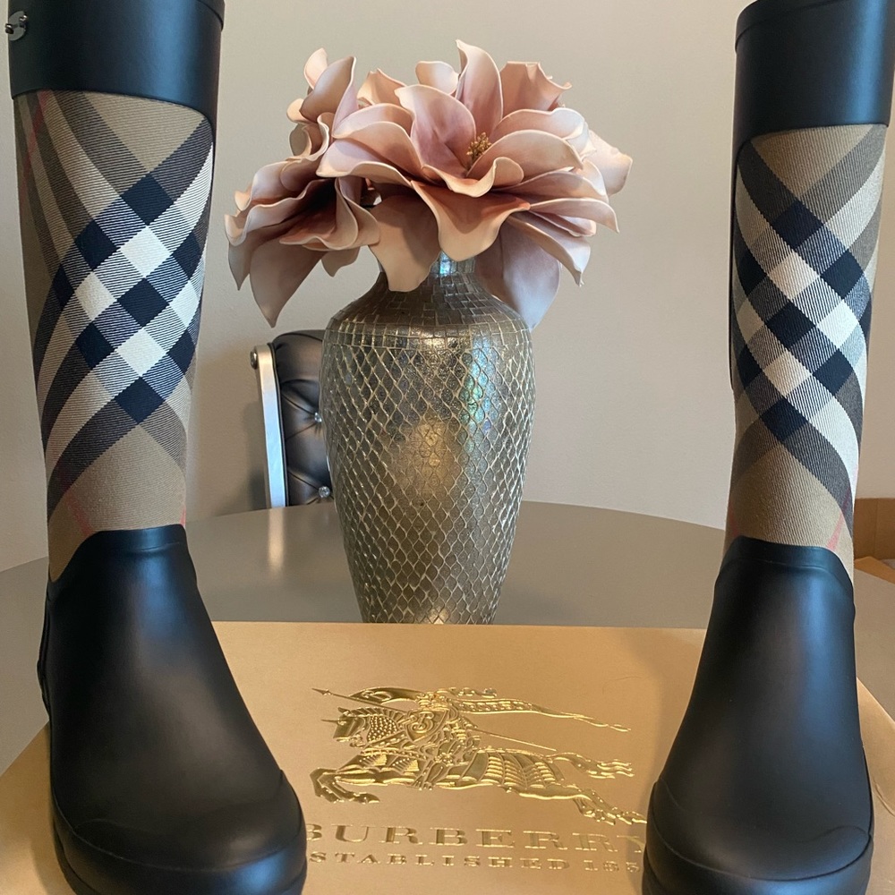 Burberry Clemence Nova Rainboots - Picture 4 of 5